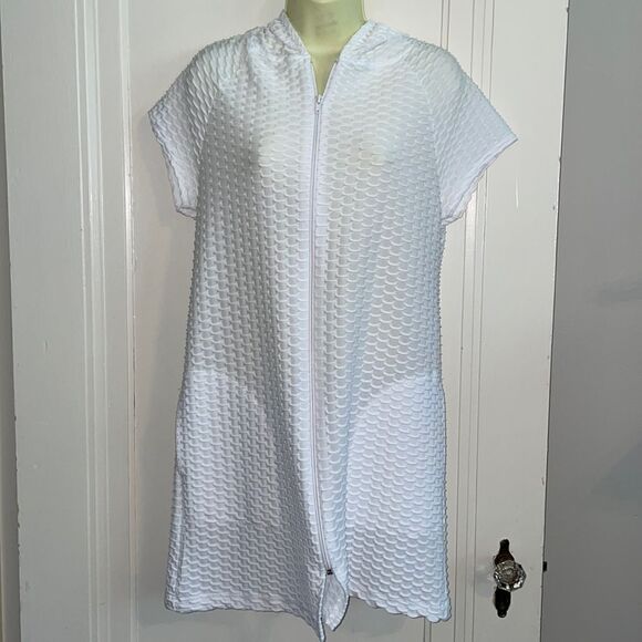 NWOT Dream Beach white polyester/spandex zip front swimsuit coverup - Picture 1 of 8